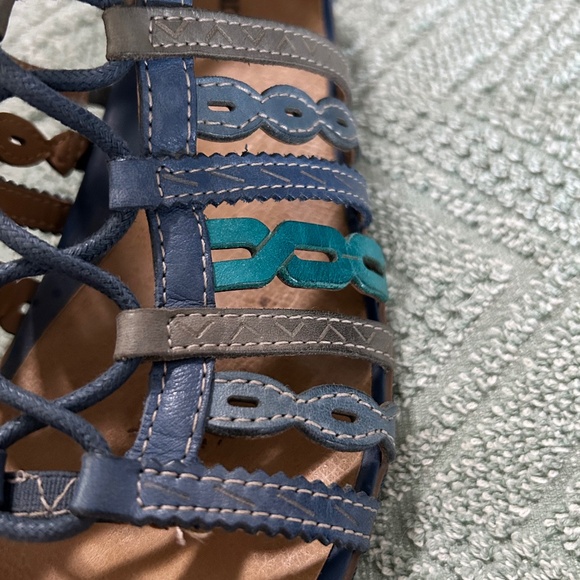 Earth Gladiator Sandals - Picture 2 of 6